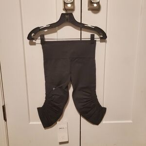 LULULEMON IN THE FLOW CROP II Leggings BRAND NEW WITH TAGS Size 4